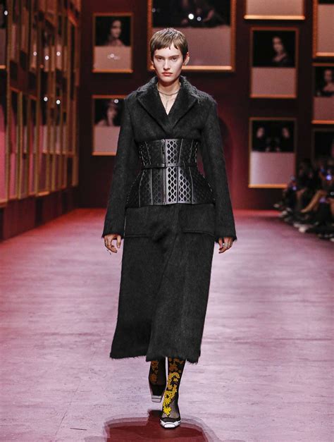 lo stile sloane ranger e burberry si fondono|The biggest trends from AW22’s fashion shows .